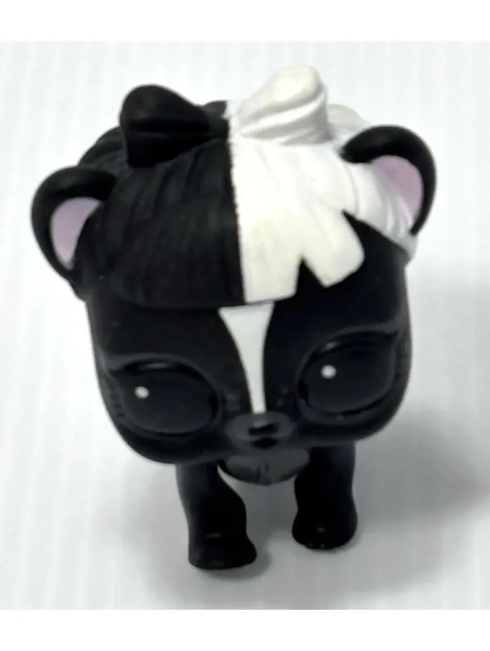 L.O.L. Surprise! Pets Skunk Figure - Black & White Split Hair - 2